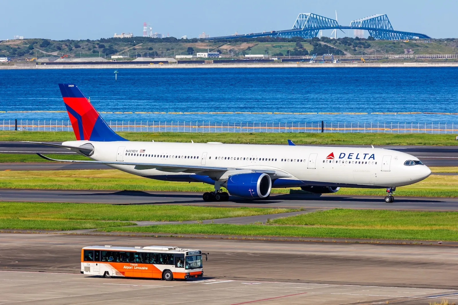 Delta Hiring Flight Attendants for 2027