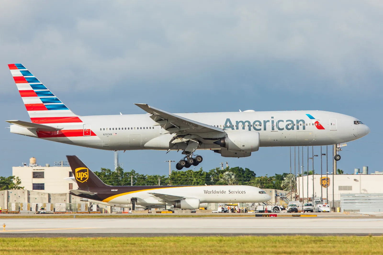 American Resumes Flights After Brief Ground Stop