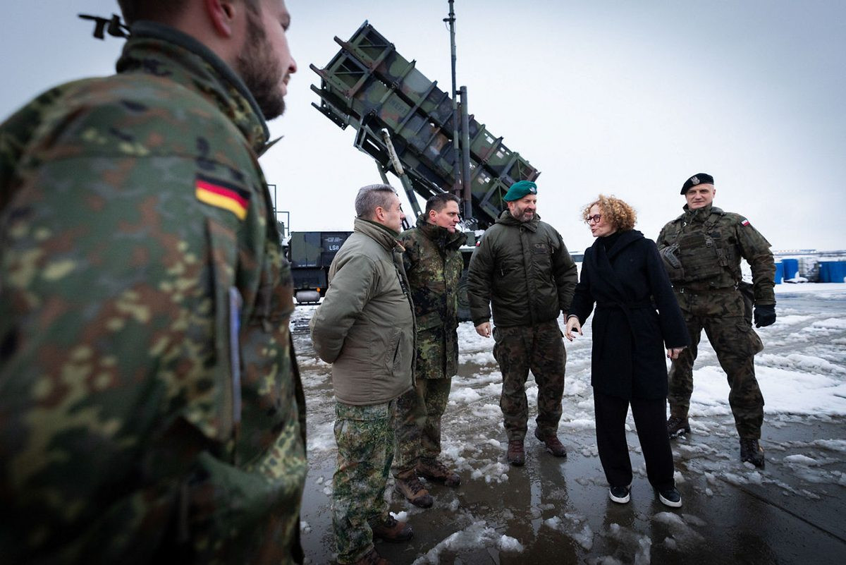 Swedish Gripens to defend Ukraine aid hub as Poland eases air-defense rules