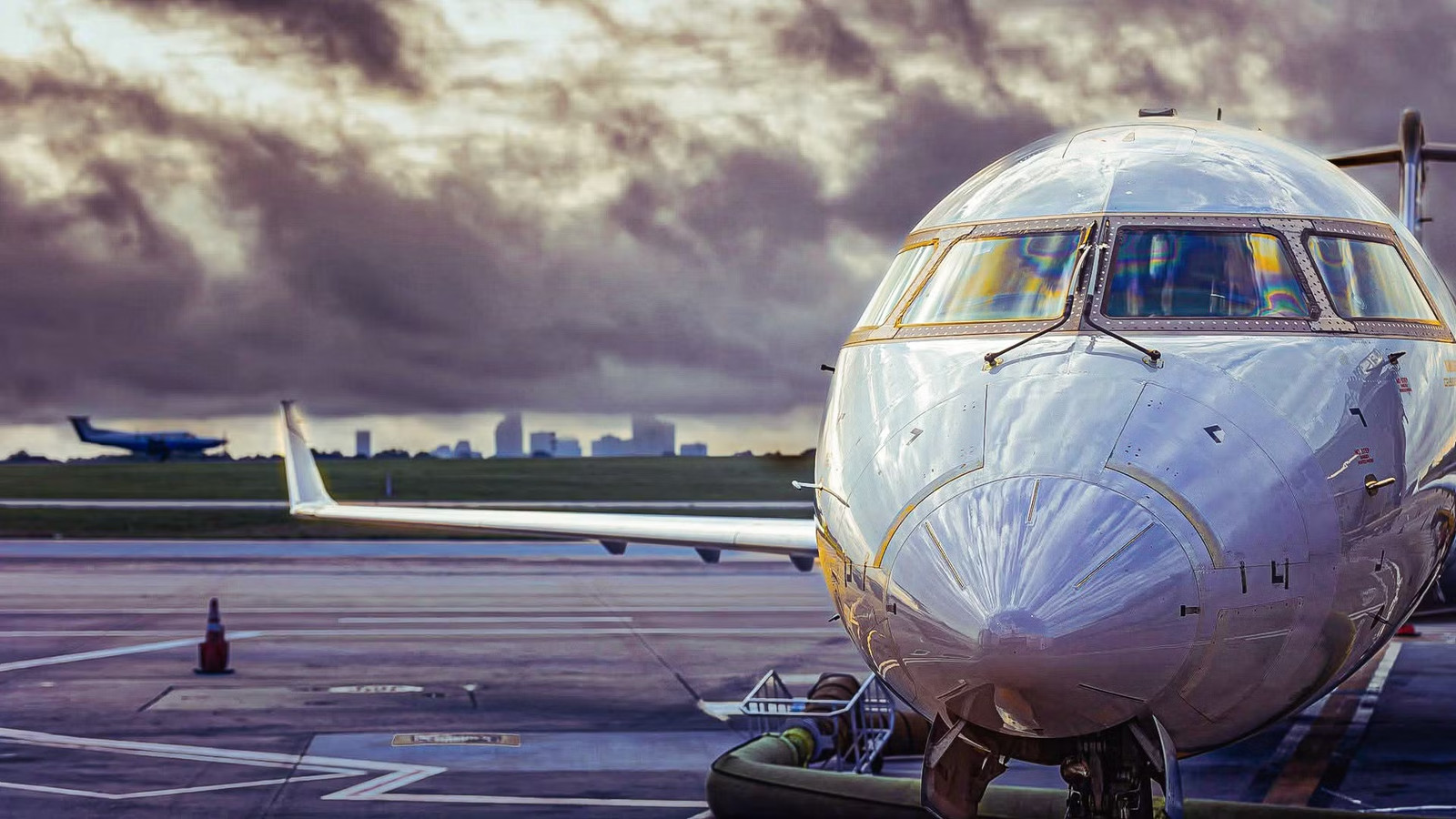 The Regional Jet Cliff: What Happens When The Bombardier CRJ & Embraer E-Jet Fleets Age Out