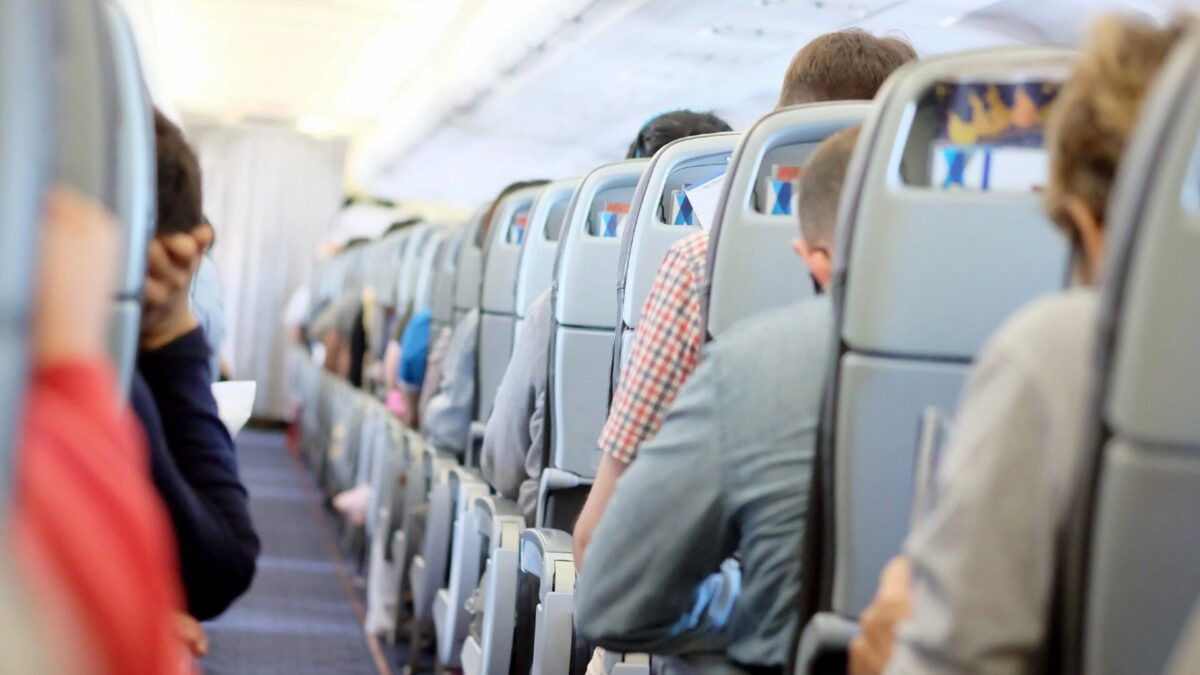 Passenger rights group sues DOT over rule shifting flight delay costs to travelers