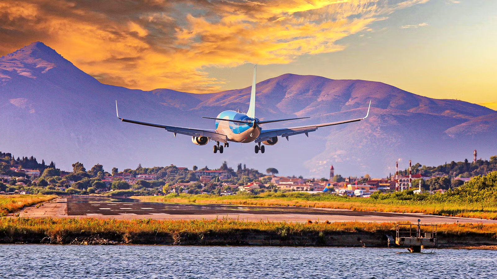 200 Feet: The Height Where Pilots Take The Airplane Back From The Autopilot