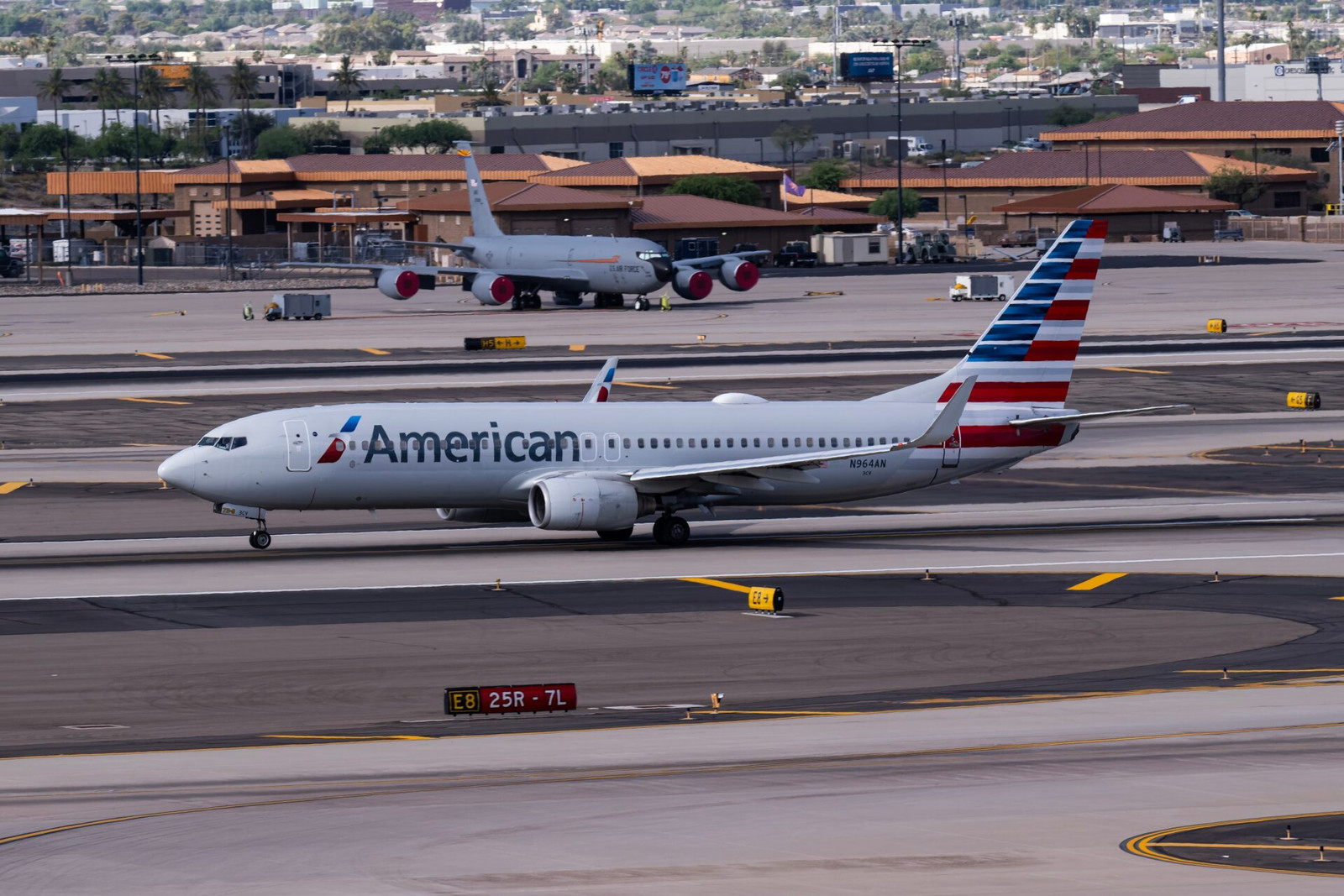 FAA probes two American Airlines 737s flying under same callsign near Phoenix