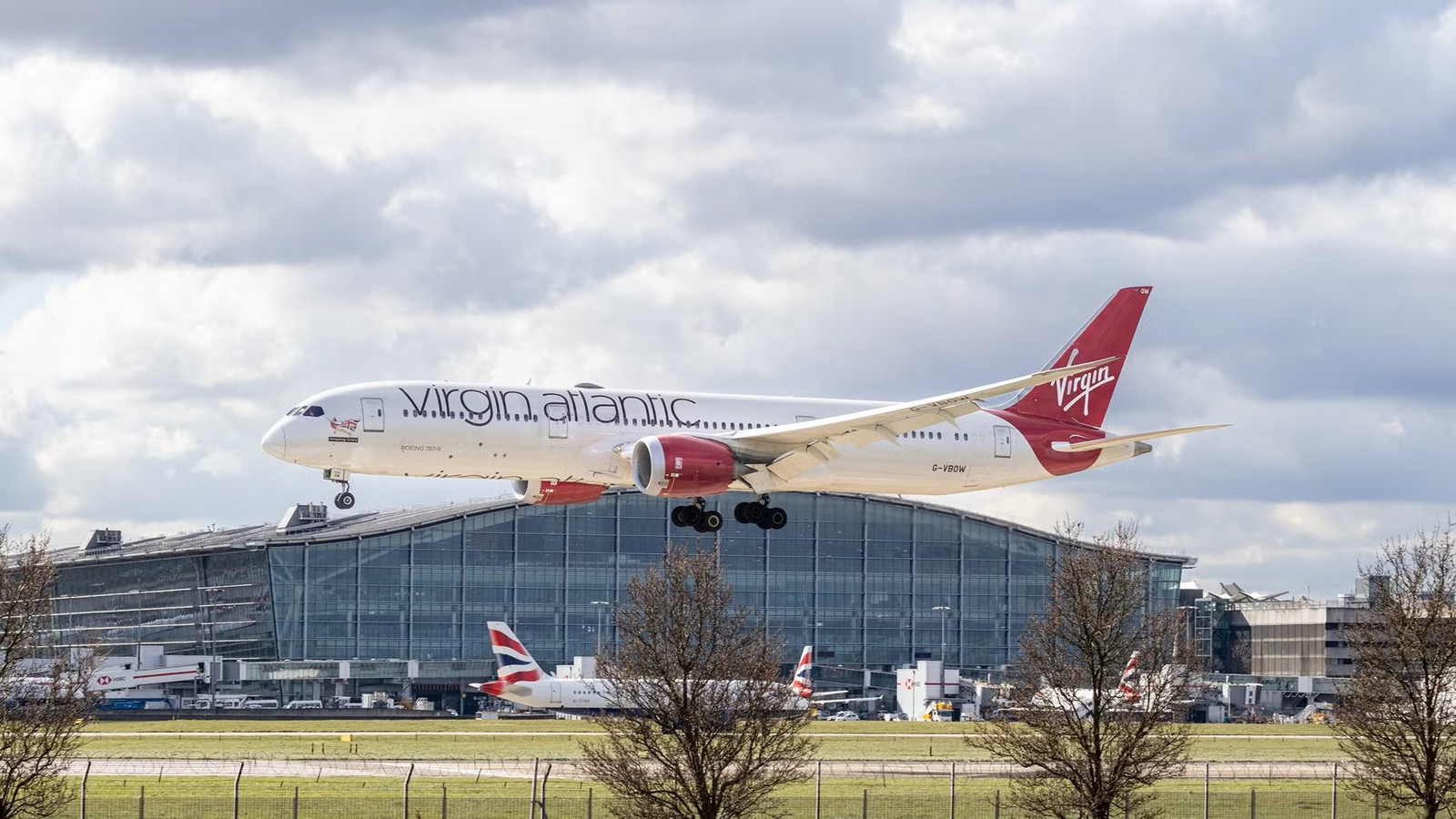 Virgin Atlantic Pulls Boeing 787 From Service After Heathrow Engineer's Death