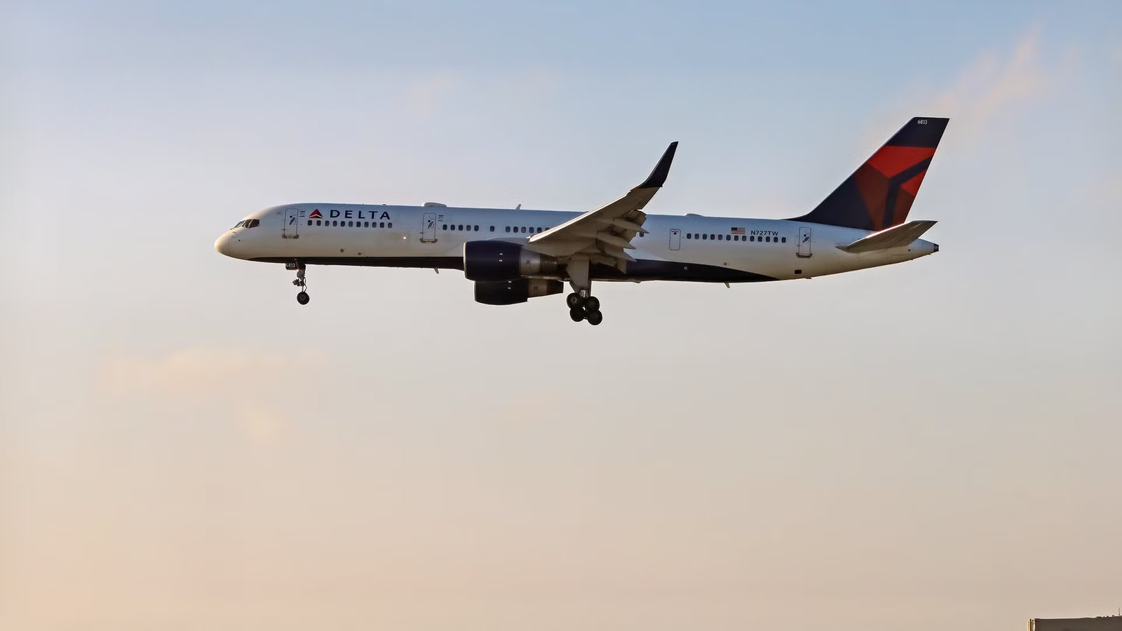 Flight Cuts: Delta Air Lines Set To Pause Premium Transcon Route While American Stays Daily