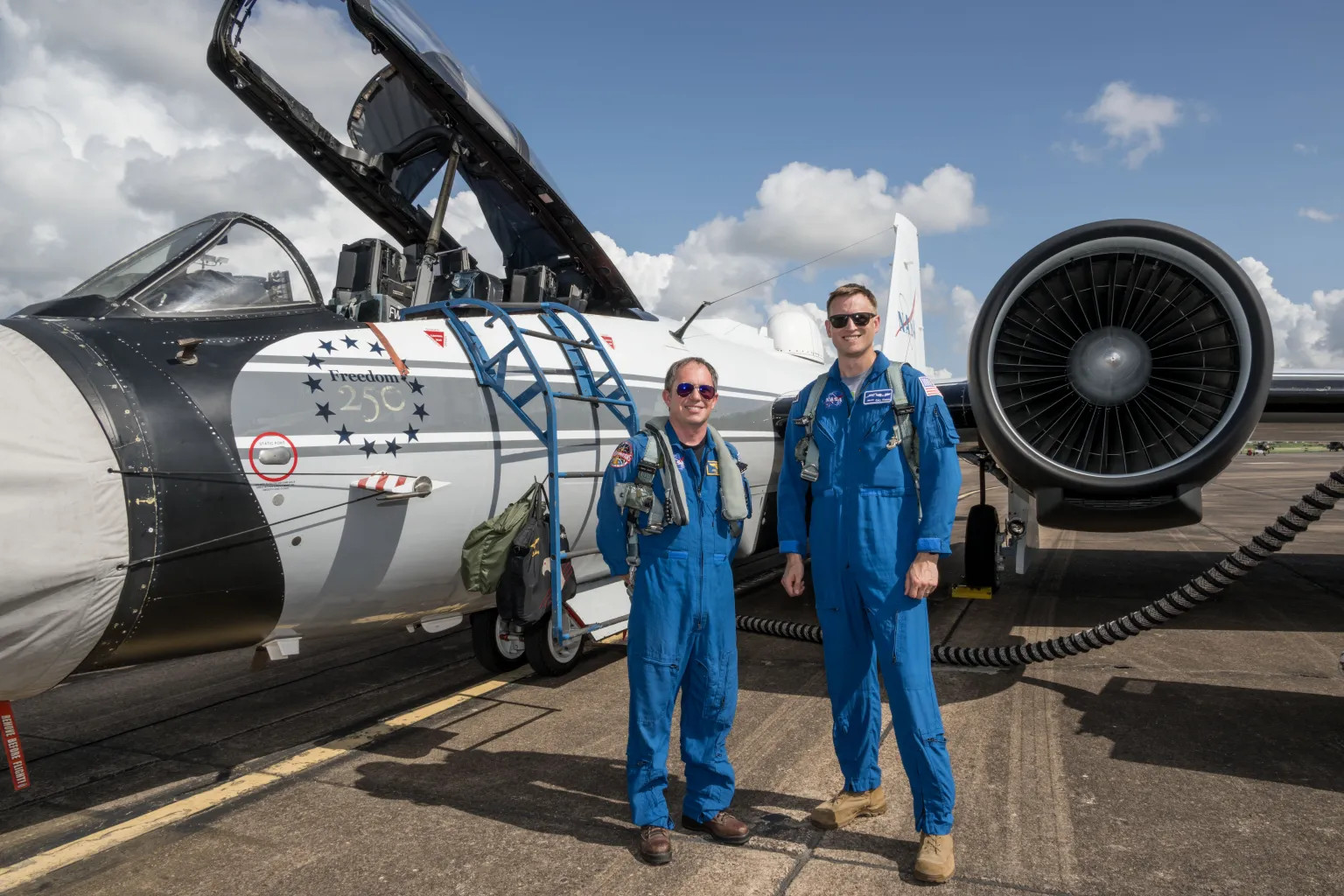 NASA Johnson Pilots Chase Moon’s Shadow for Eclipse Science