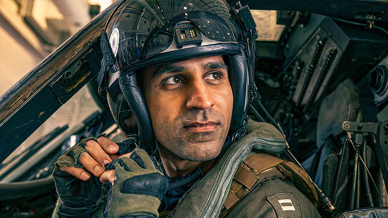 How Much US Navy Carrier Pilots Earn, From Ensign To Commander