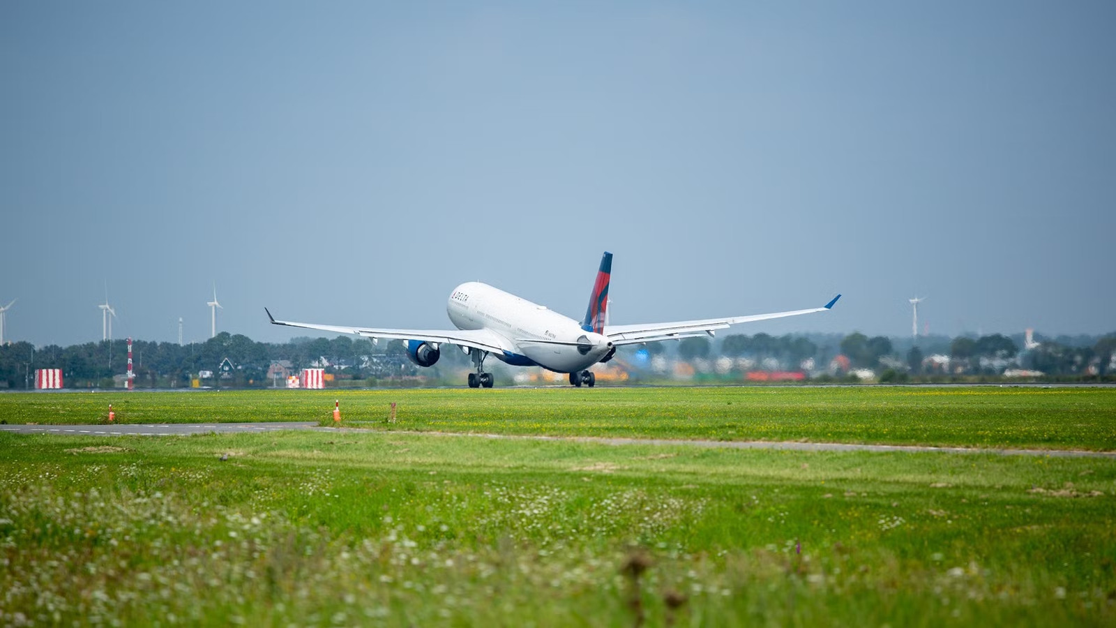 Rome-Bound Delta A330 Diverts To Canada With 280 Onboard After 'Mechanical Emergency'