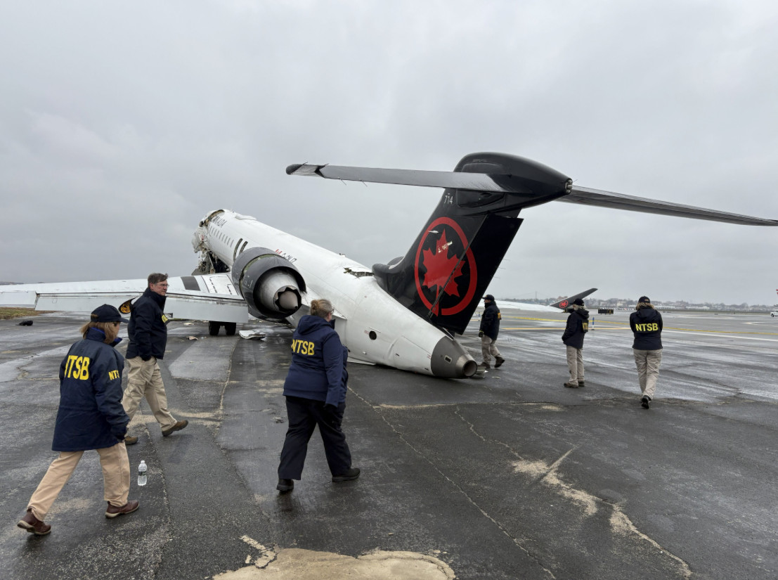 Report: Two Controllers Left Early On Night of LaGuardia Crash