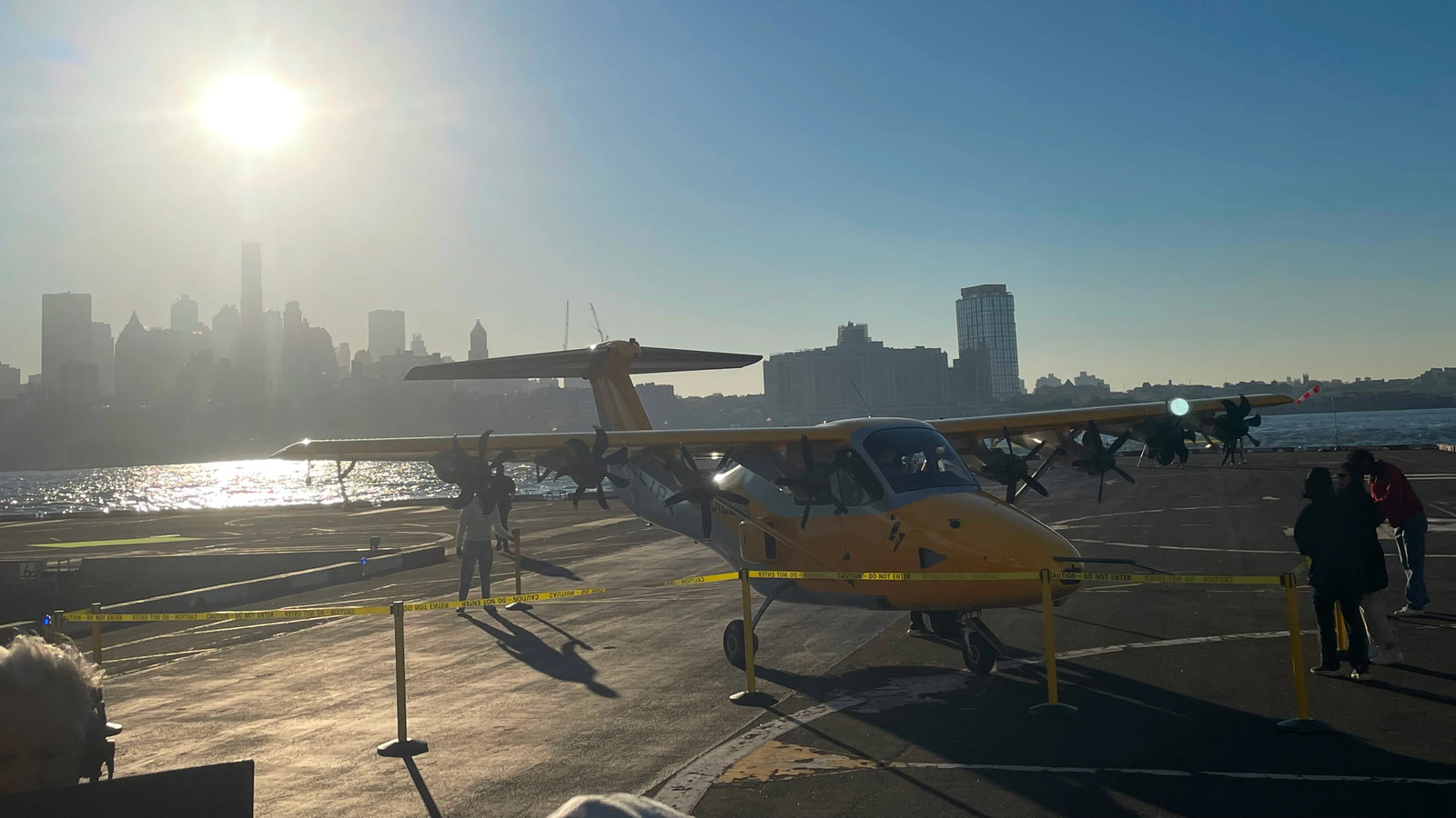 Pilot Breaks Down Fixed-Wing Aircraft Landing at NYC Heliport
