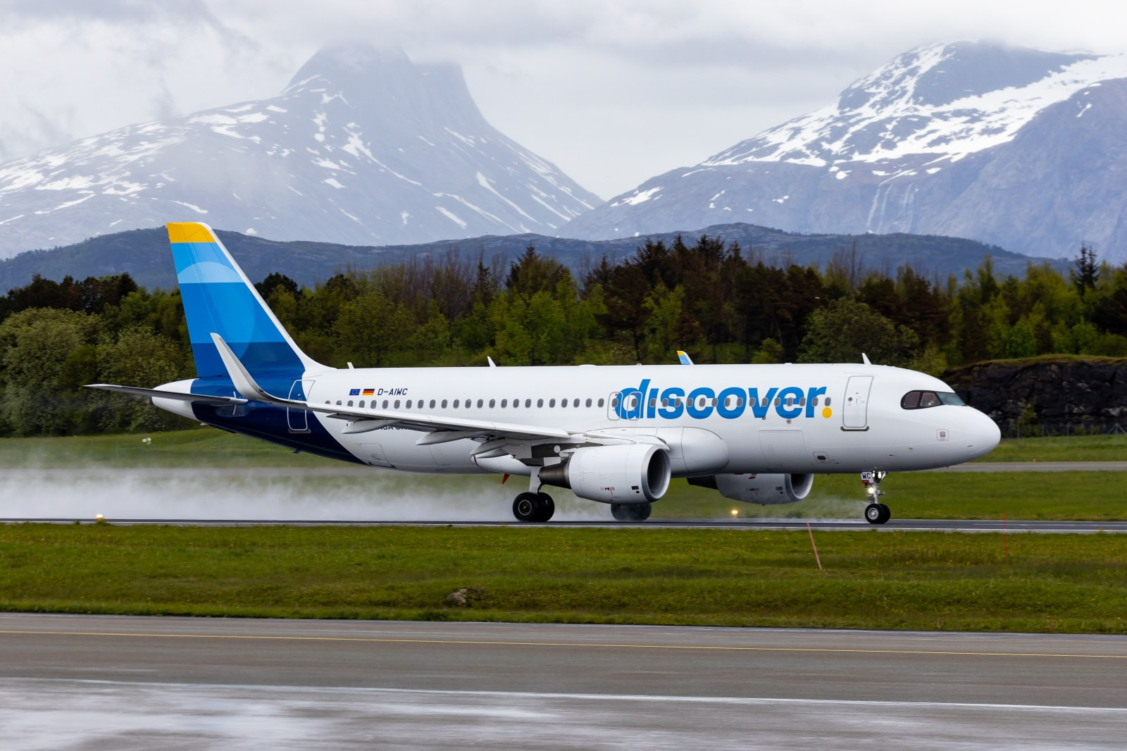 Discover Adds First Routes to the U.K.