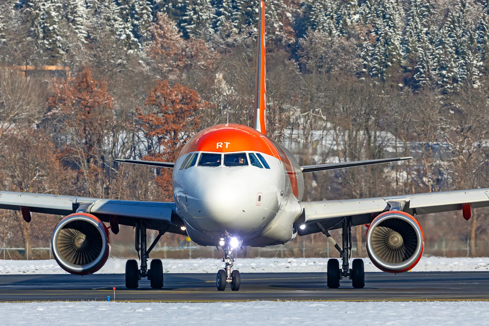 EasyJet Agrees to $7.7B Takeover By Apollo