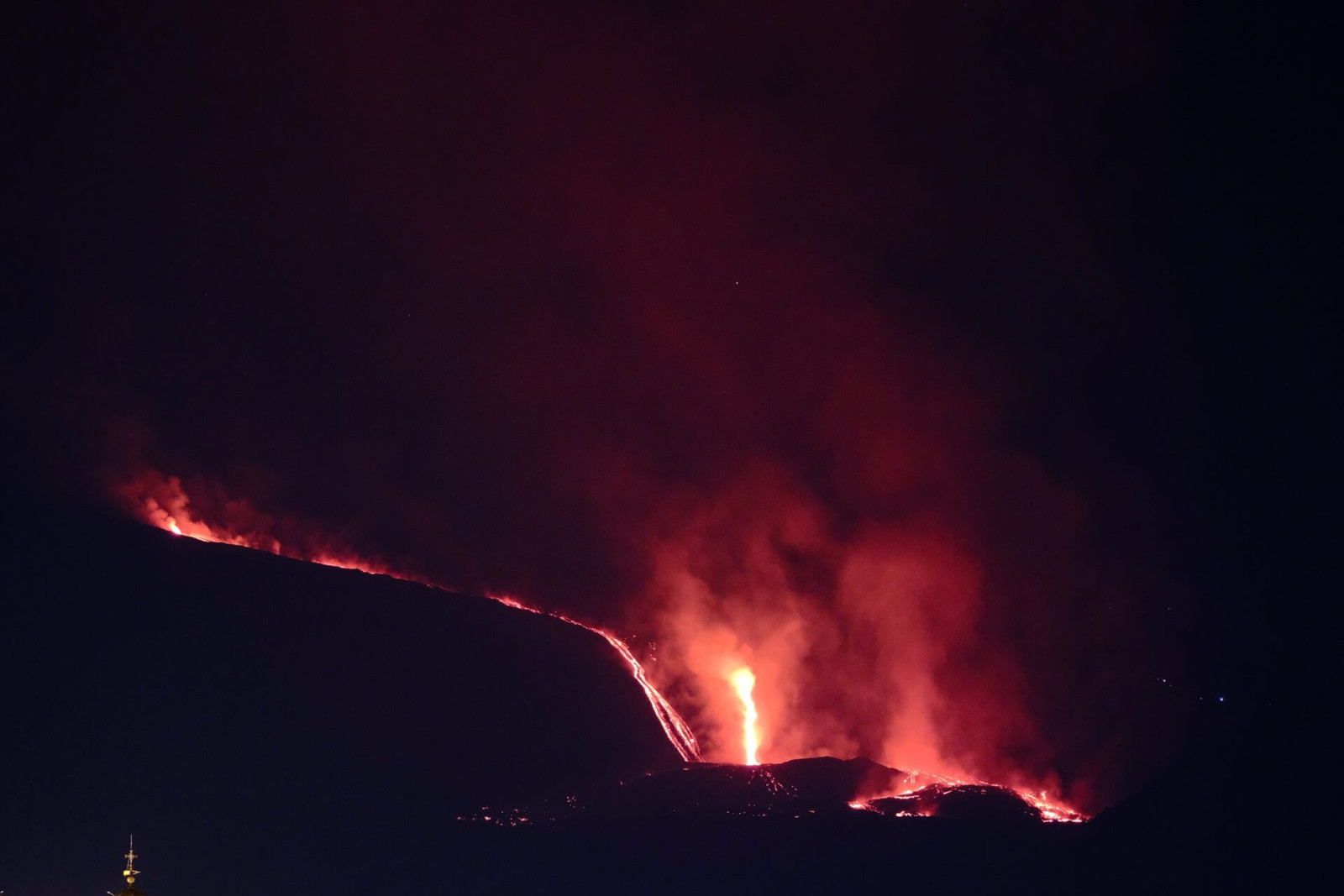 Mount Etna ash shuts Catania Airport as 700 flights are canceled across Sicily