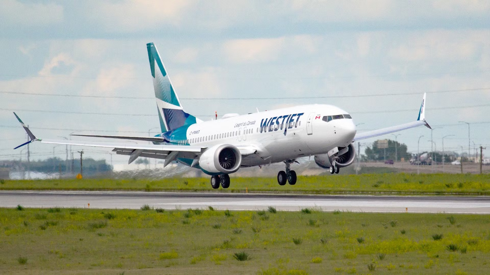 WestJet Flight Attendants Officially On Strike: All 737 & 787 Flights Cancelled