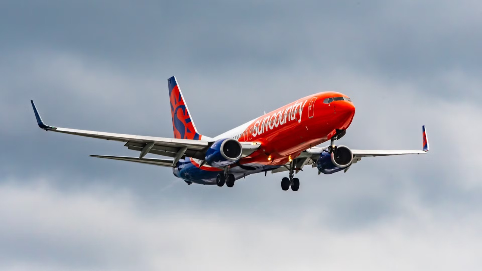 Sun Country Airlines Flight Attendant Accused Of Racist Comments Faces Assault Charges