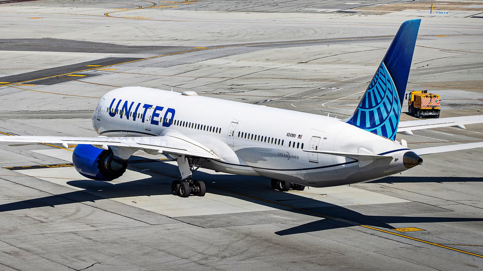 United Airlines' Brand-New Boeing 787-9 Failed Its Highest-Profile Route Within Days