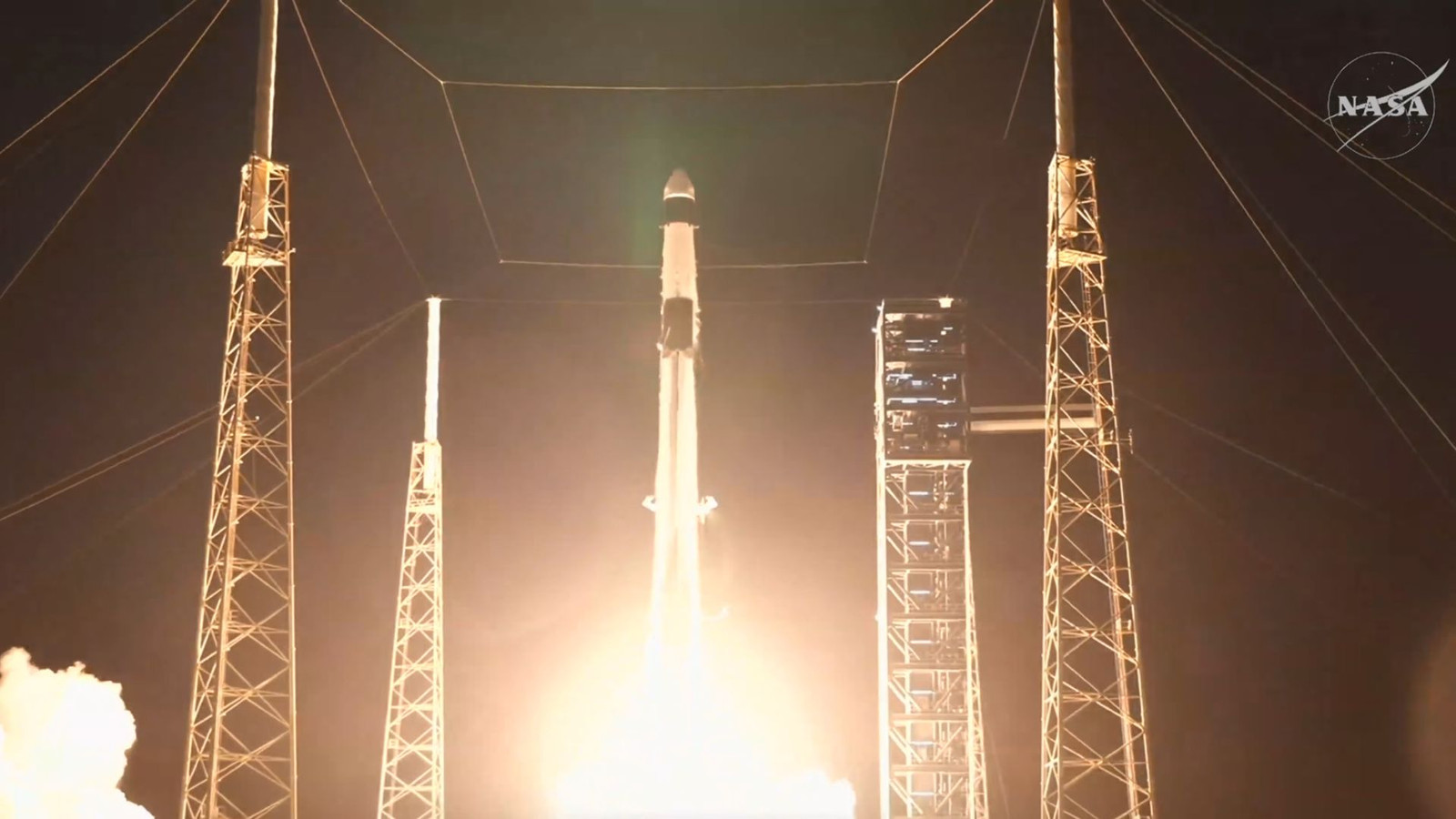 SpaceX successfully launches 6,300 pounds of cargo to the International Space Station
