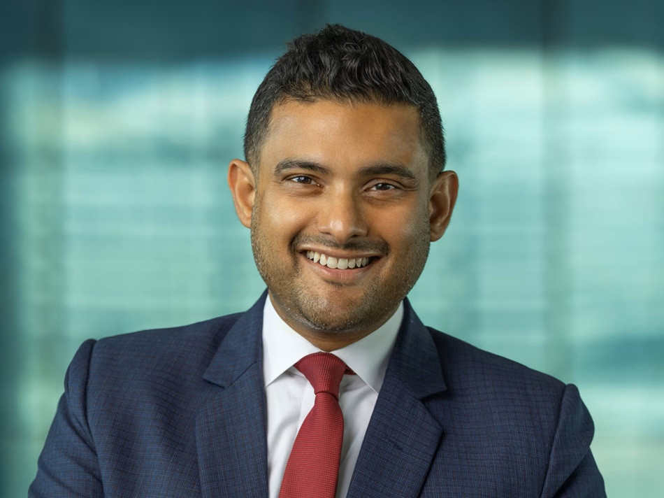 Etihad commercial chief De departs