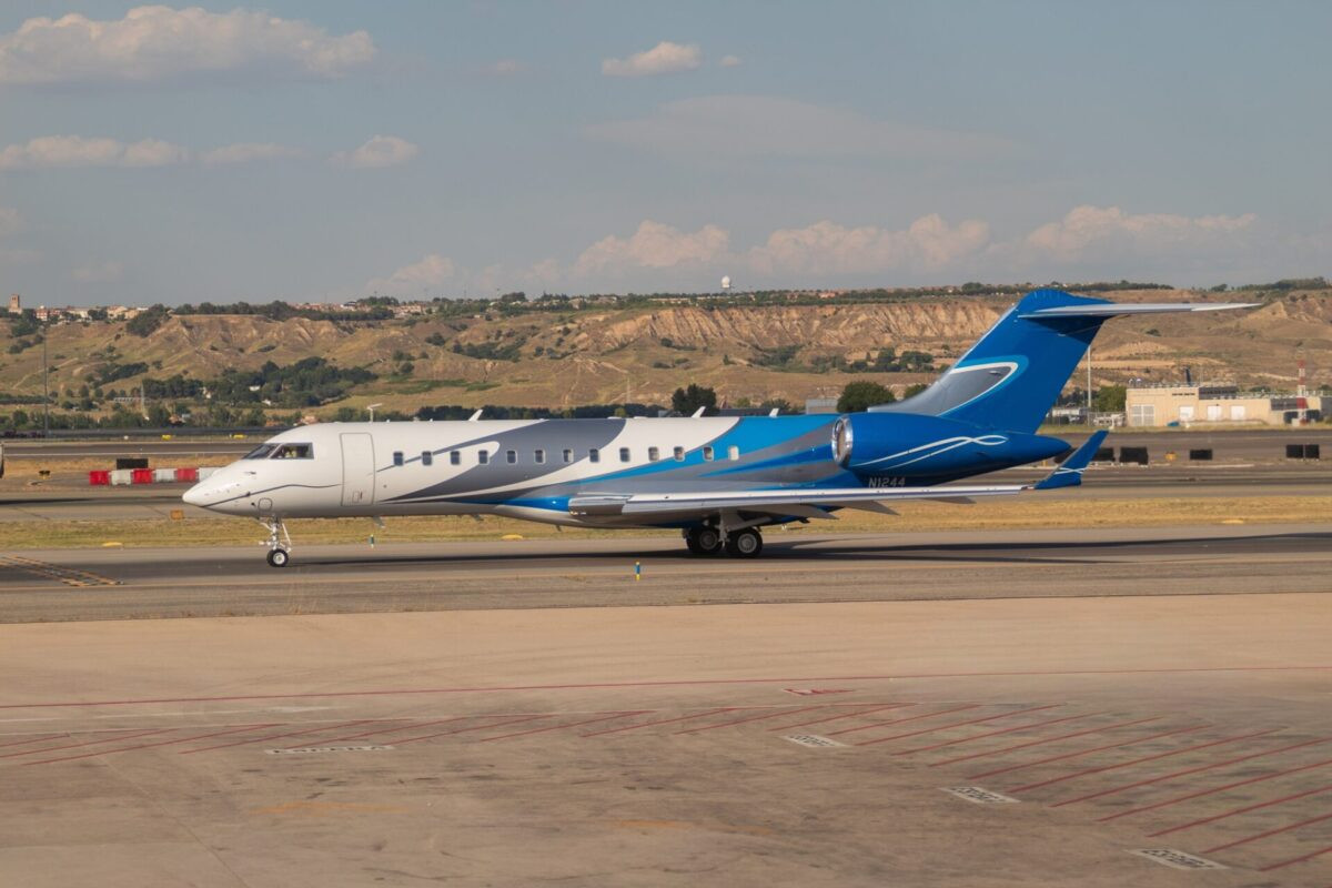 Rafale spots fuel leak on Miami-bound Global 6000 business jet over France