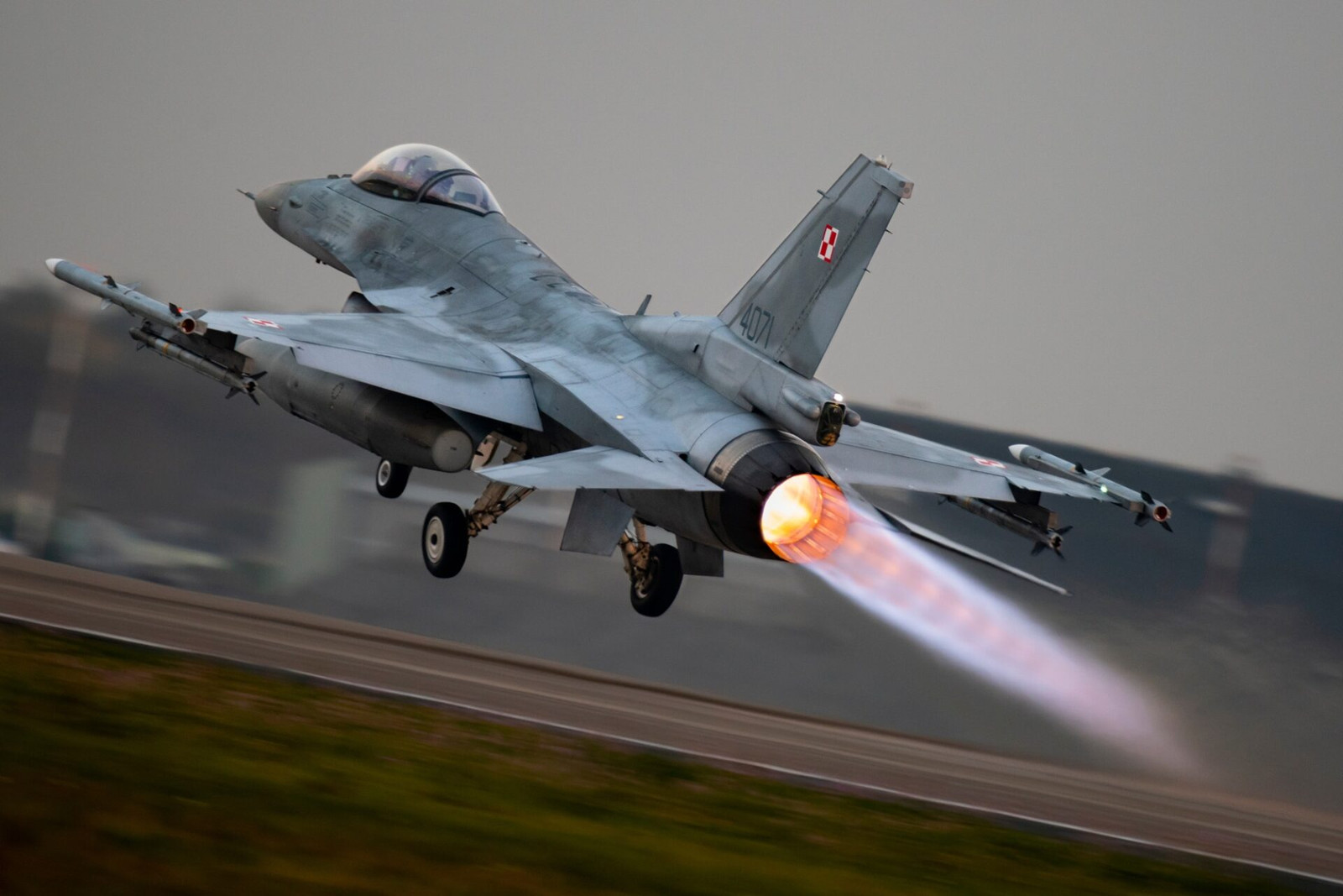 Poland issues air attack alert as Russian jet drone nears border