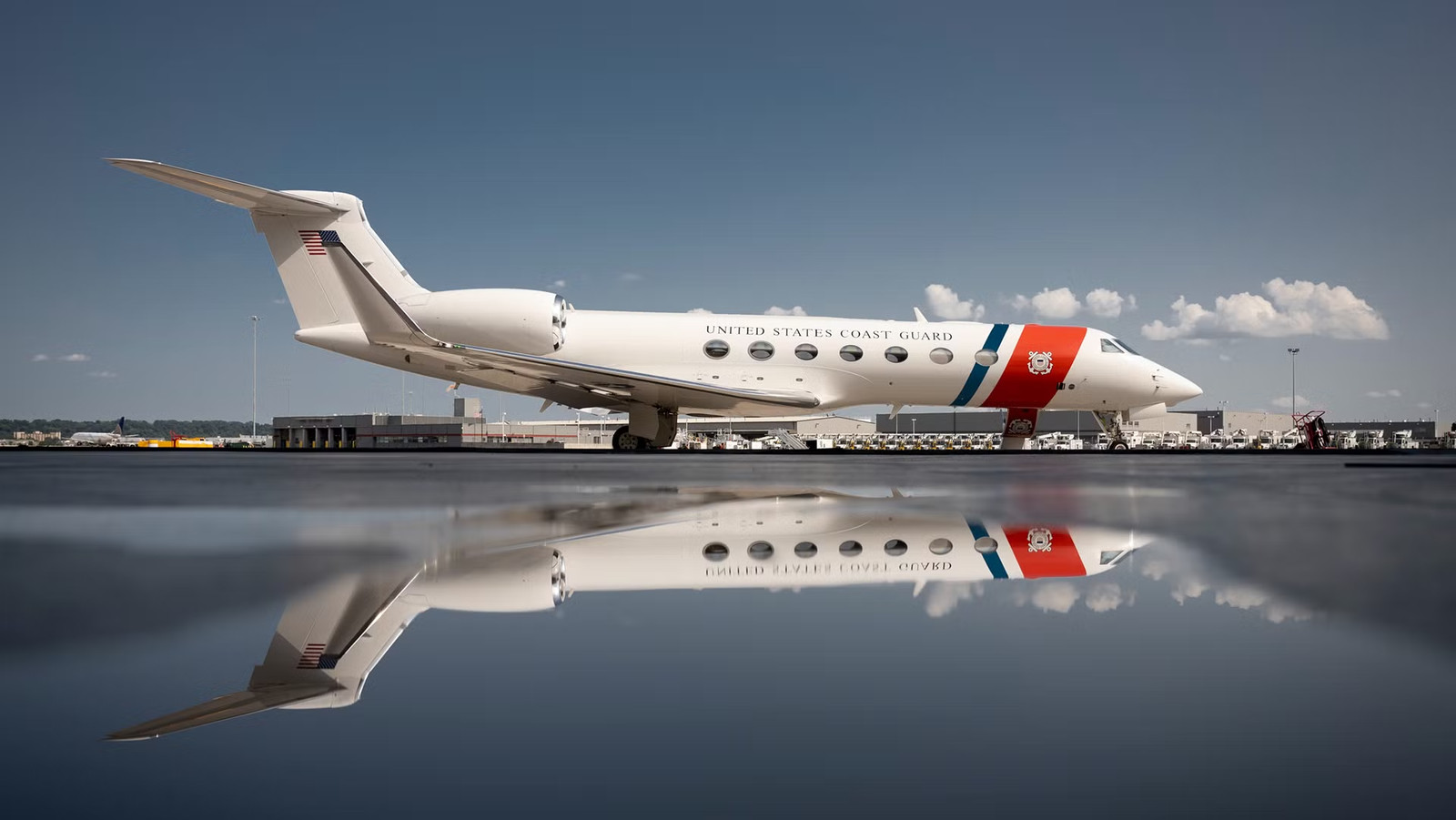 "Lost Our Right Engine": Coast Guard Gulfstream Carrying DHS Chief Mullin Declares DCA Emergency