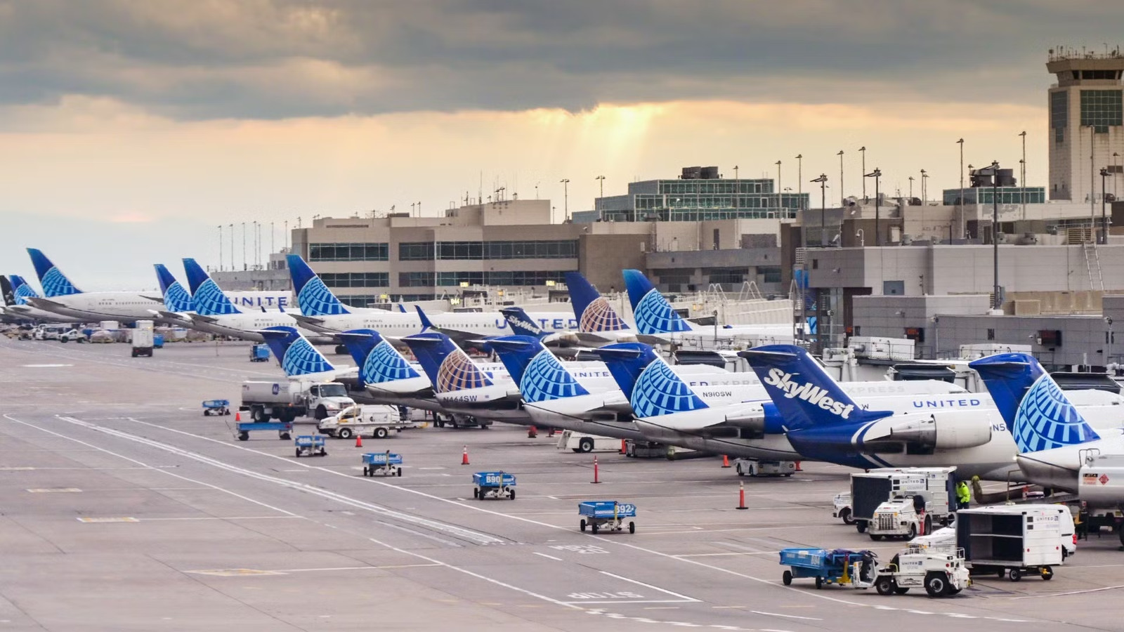 71-Year-Old Man Says United Airlines Left Him Without Oxygen & Only Offered A $150 Credit