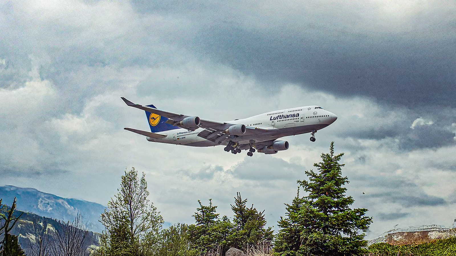 2 Boeing 747s Make Rare Manchester Cameo As Lufthansa Rescues 371 Diverted Passengers