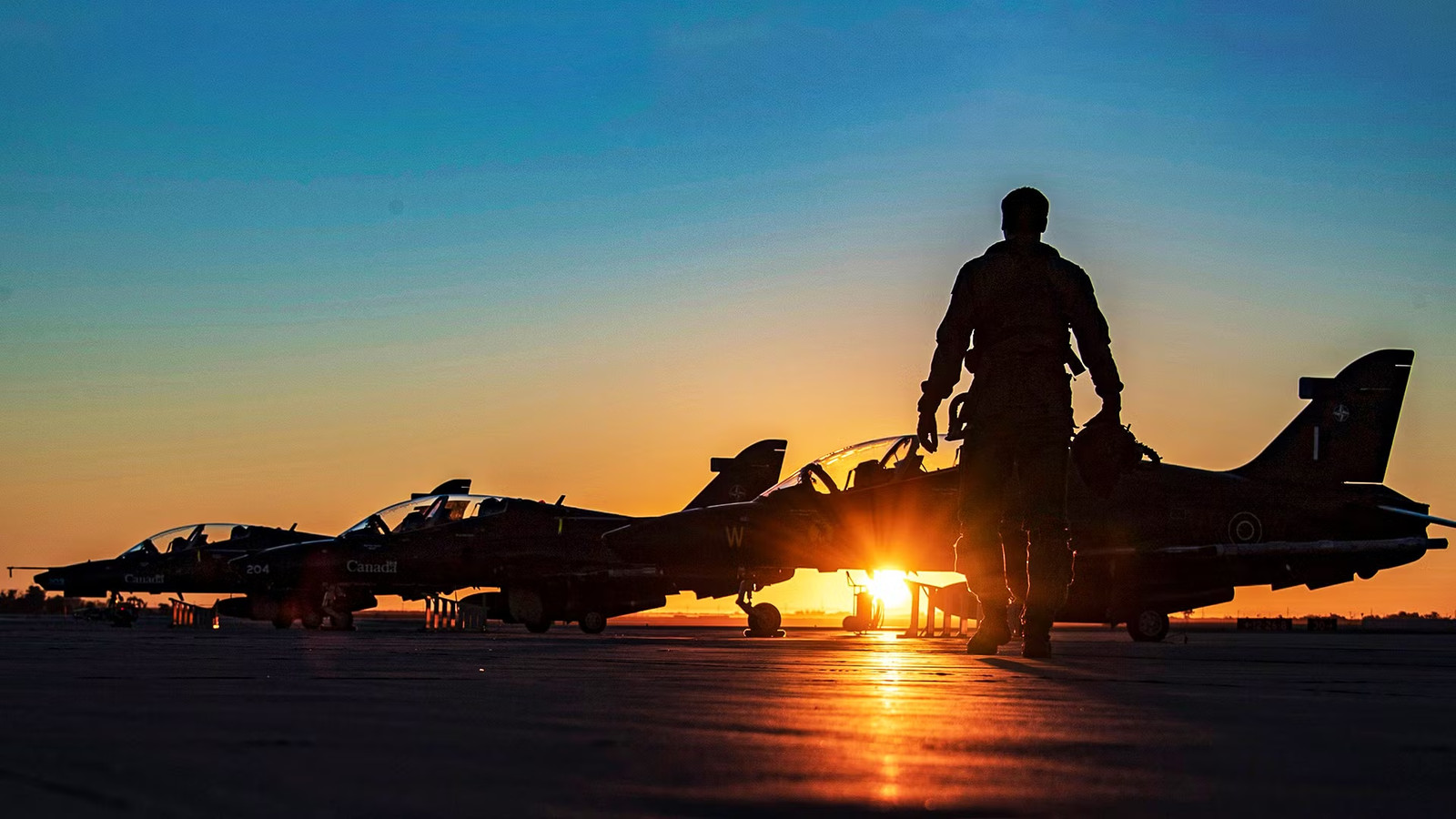 Why A 20% Pay Raise Still Isn't Enough To Stop Royal Canadian Air Force Pilots From Leaving For Air Canada