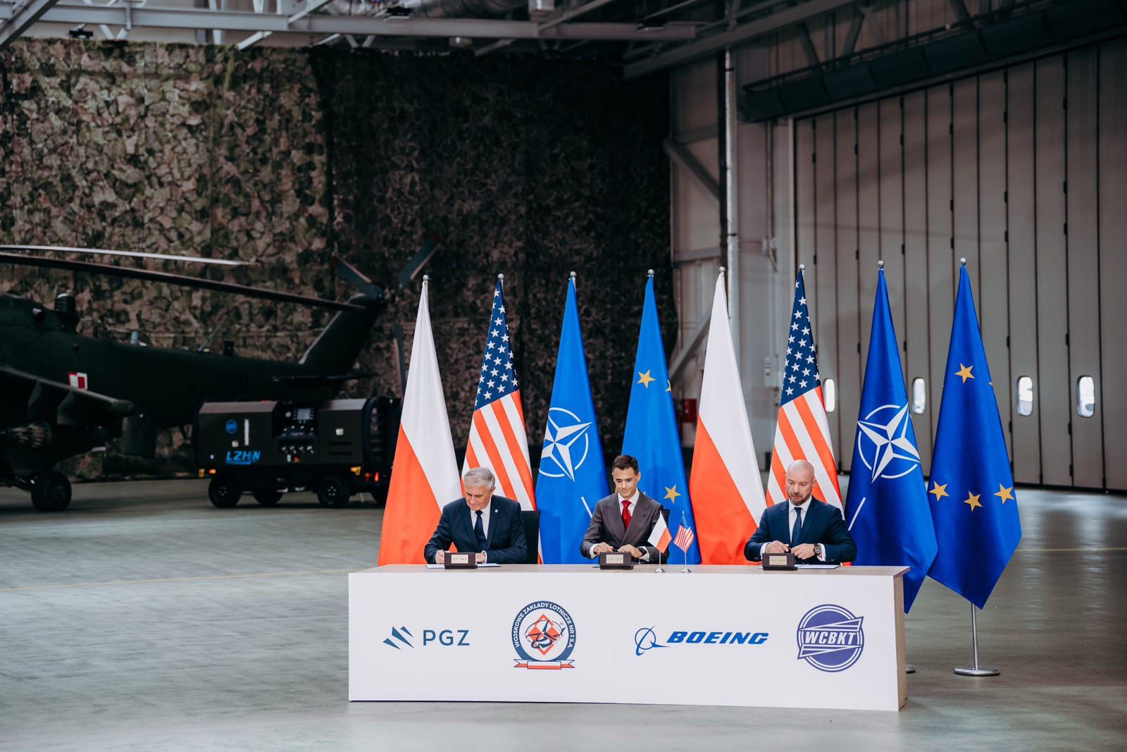 Boeing signs AH-64E support pacts in Poland