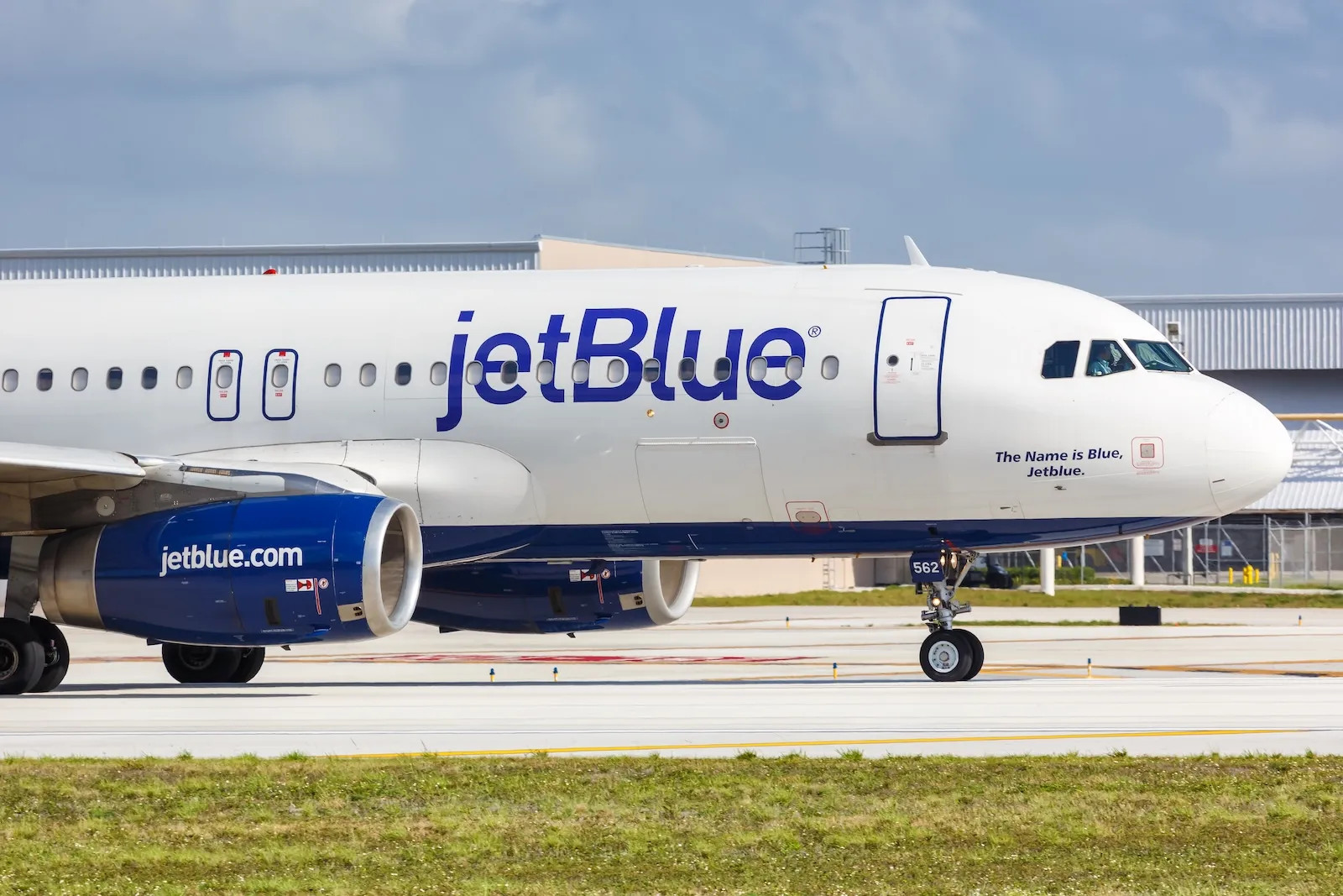 FAA Tentatively Approves JetBlue’s Acquisition of Spirit Slots at LaGuardia