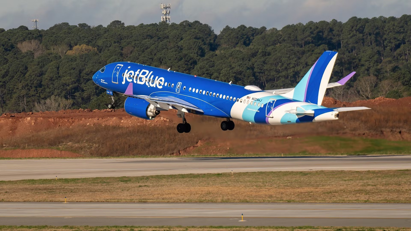 $5 Million Lawsuit: JetBlue Allegedly Promised “Free Seat Selection” That Didn’t Exist