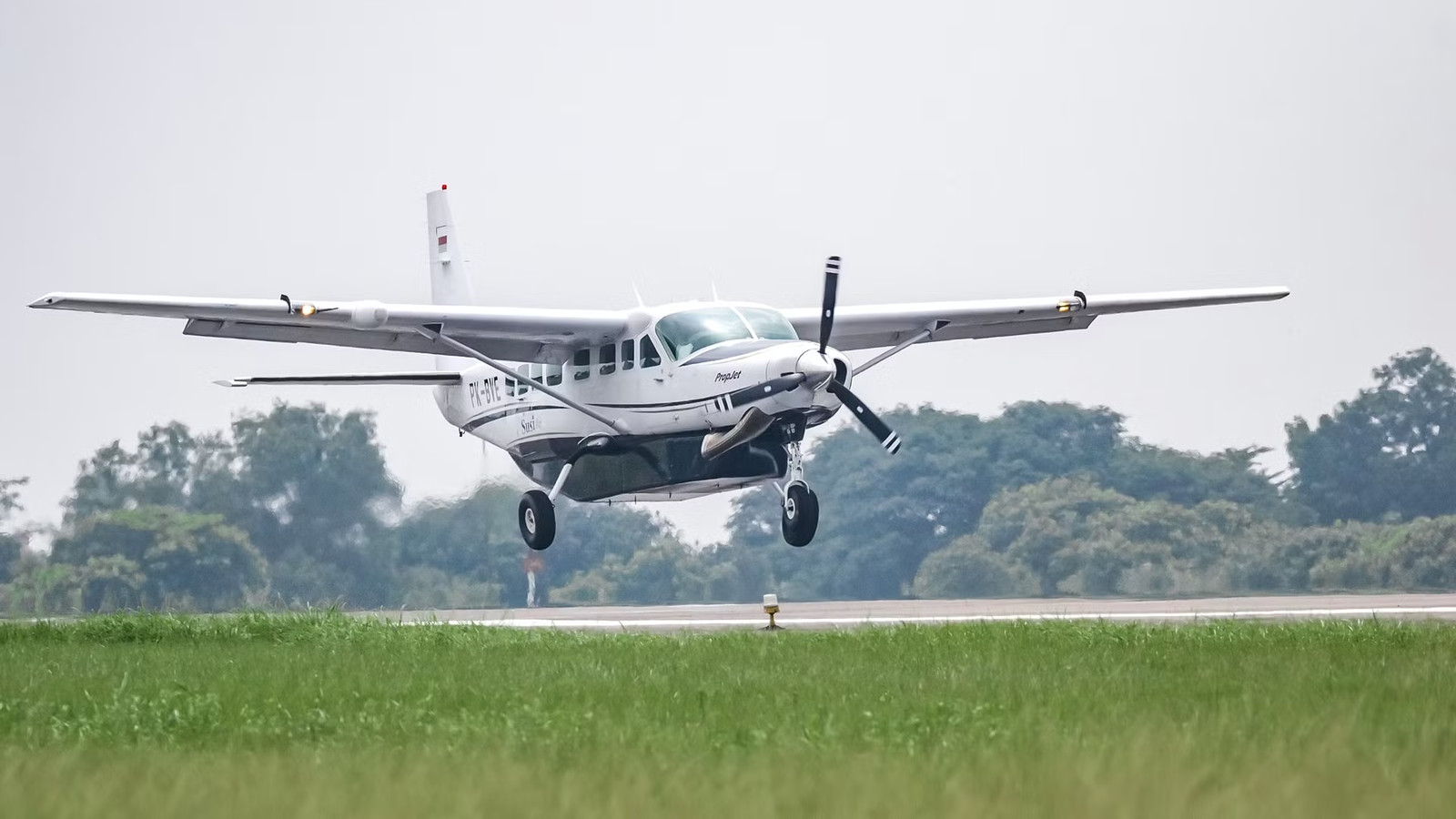 13 Dead After Cessna Grand Caravan Sightseeing Flight Crashes Near Peru's Nazca Lines