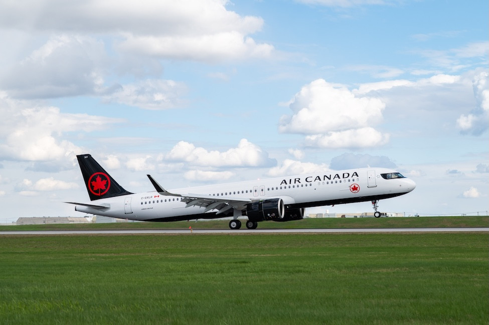 Air Canada swings to a loss as it looks to recapture fuel costs