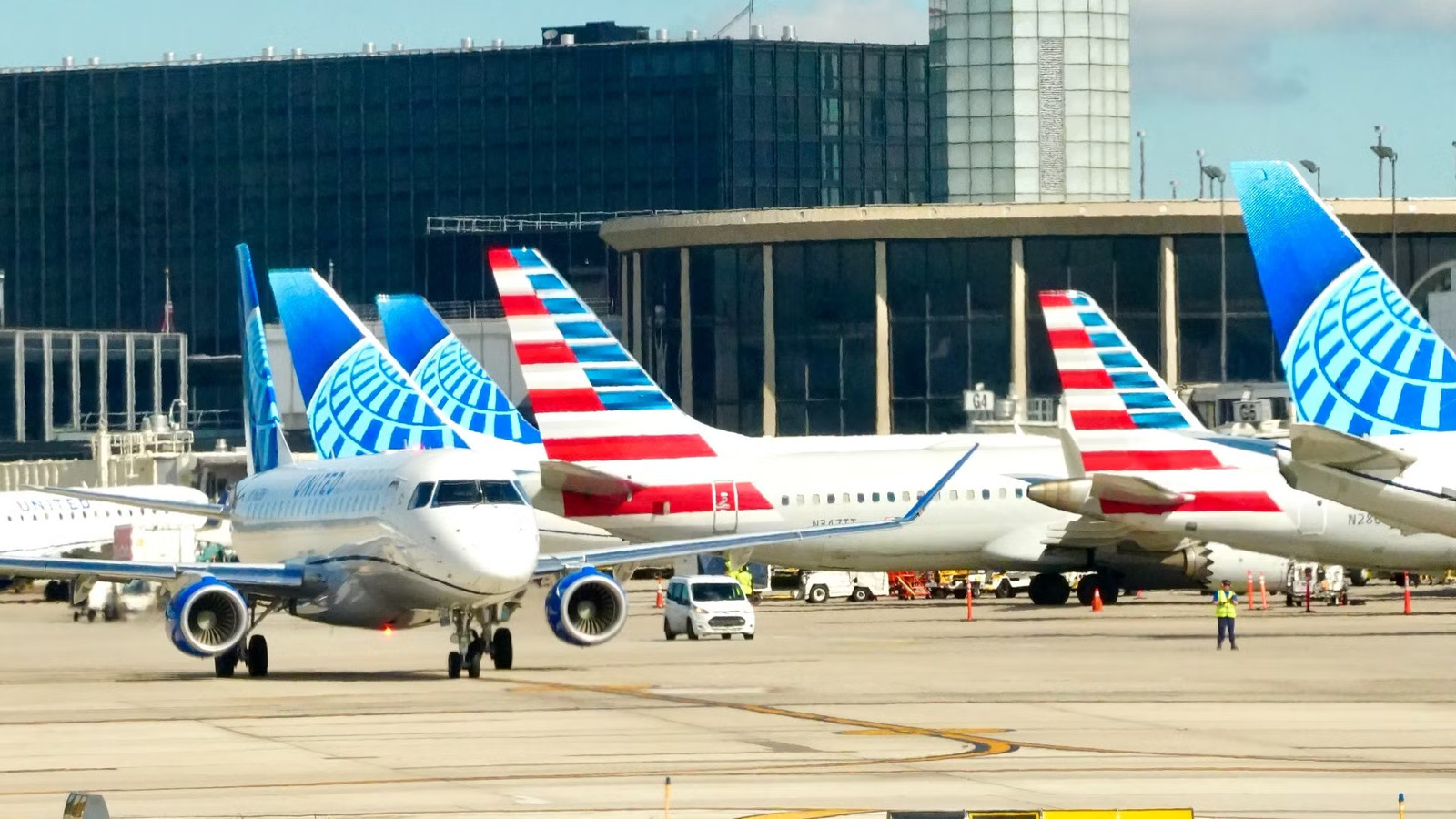 American & United Airlines Continue Price Hikes For Solo Travelers, Report Finds