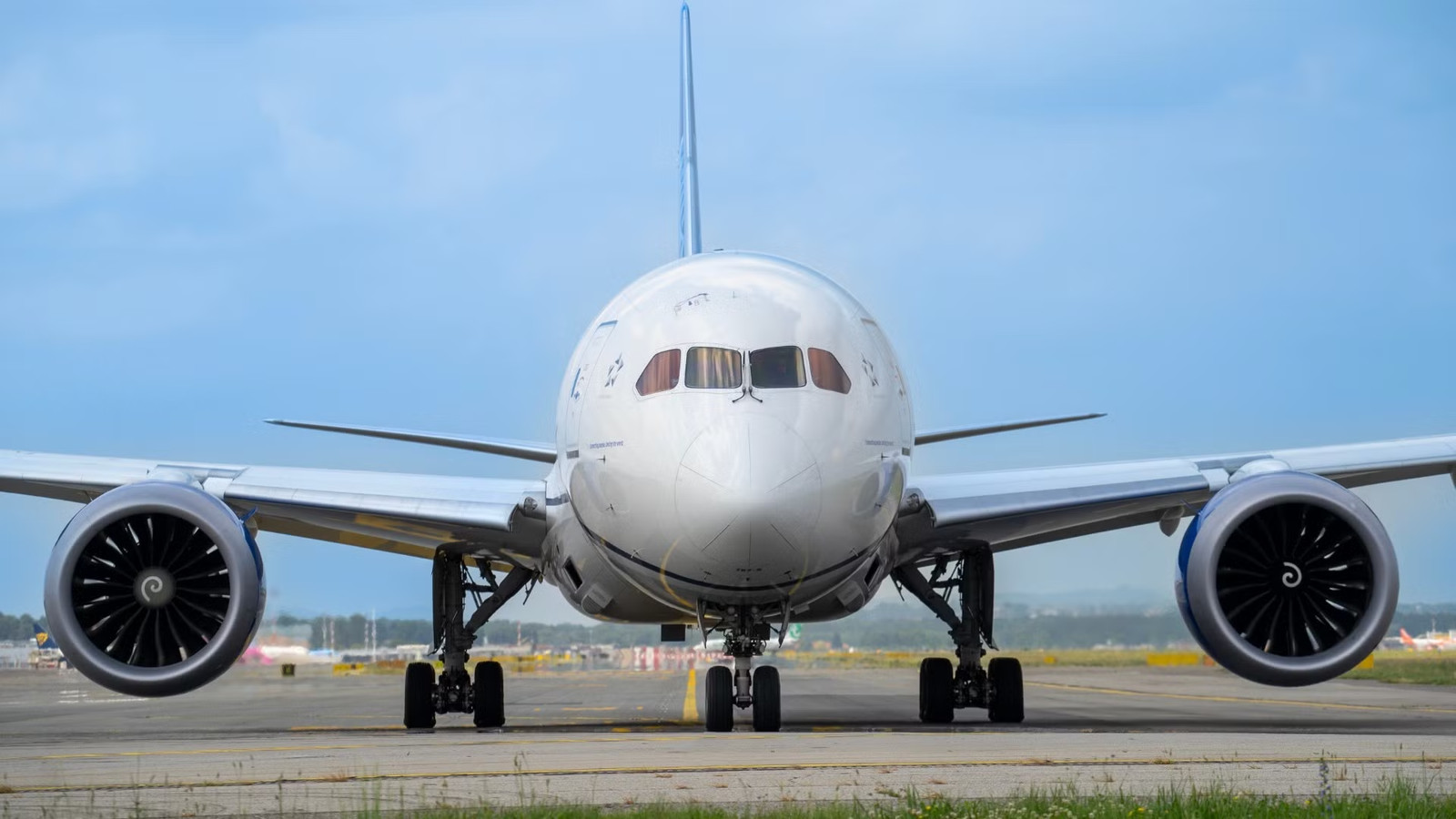 United Airlines Won't Fly To Dubai Again Until March 2027 At The Earliest