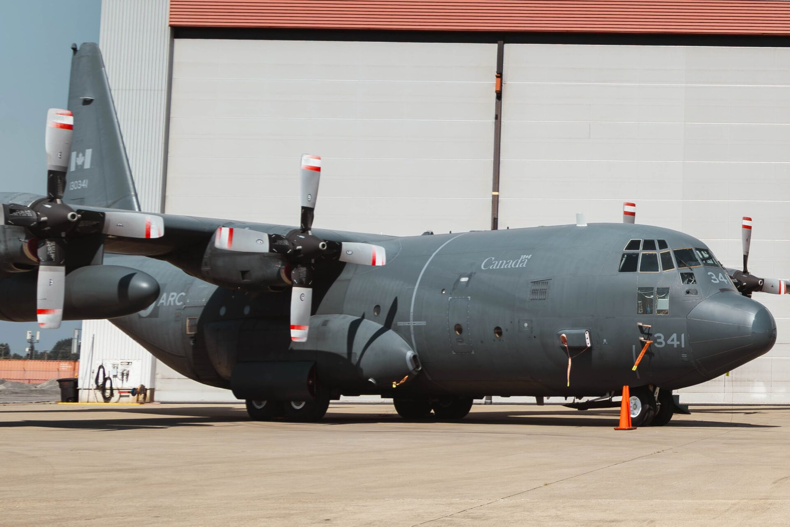 Coulson buys 10 former RCAF C-130 Hercules aircraft for firefighting fleet