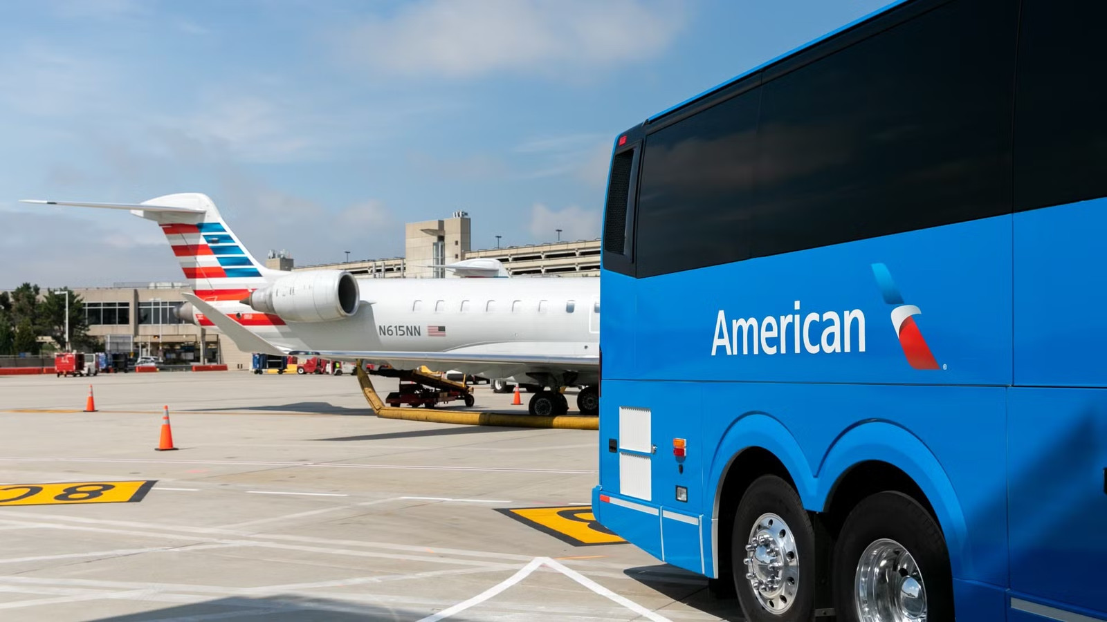 84 Miles: American Airlines Replaces Buses With CRJ-700 Flights To Chicago Today