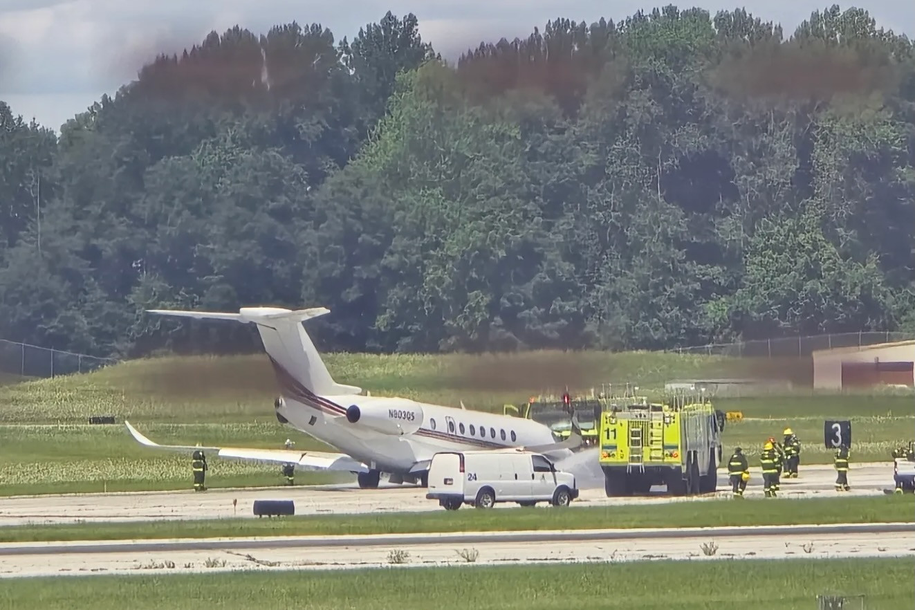 Video: NetJets Citation Longitude makes nose-gear-up landing in Ohio