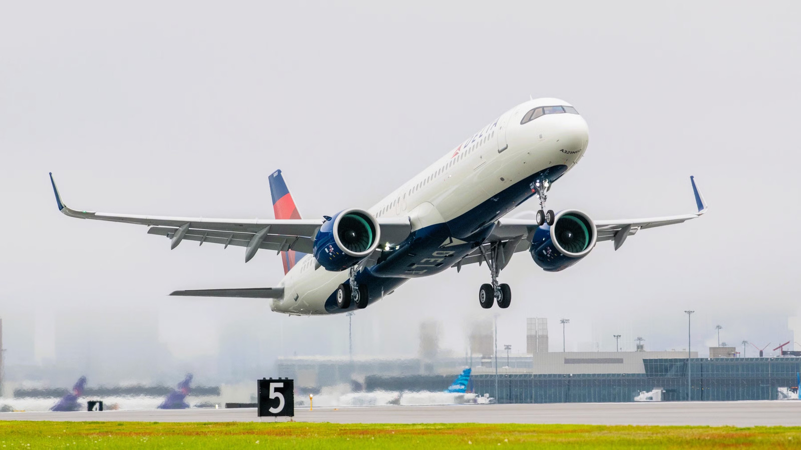 Delta Air Lines Passengers Sent To Emergency Room After Cabin Fumes Force Honolulu Diversion