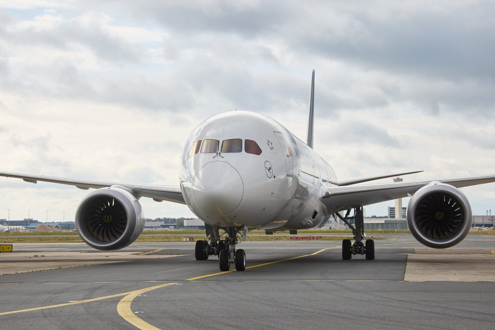FAA proposes Boeing 787 fan cowl fix over risk of dual engine shutdown