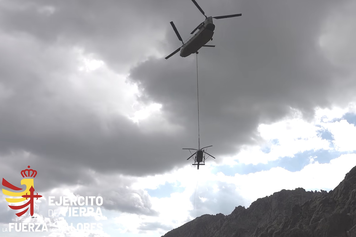 Spanish Army Chinook recovers stranded police helicopter from mountain peak: video