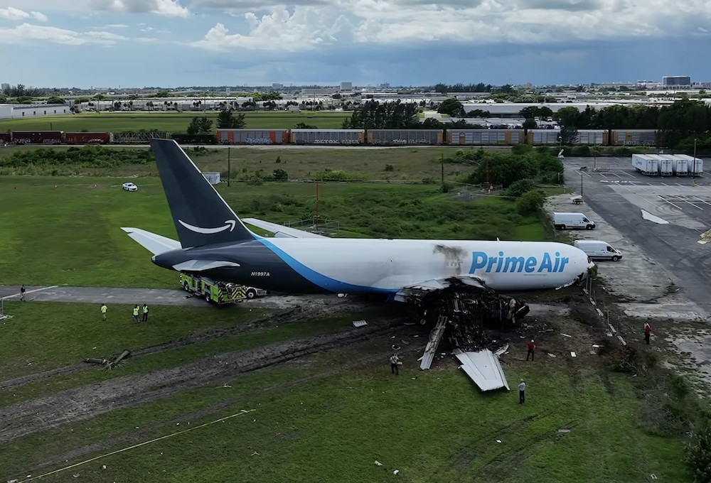 Crew of overrun 767 at Miami not informed of wind condition during landing clearance