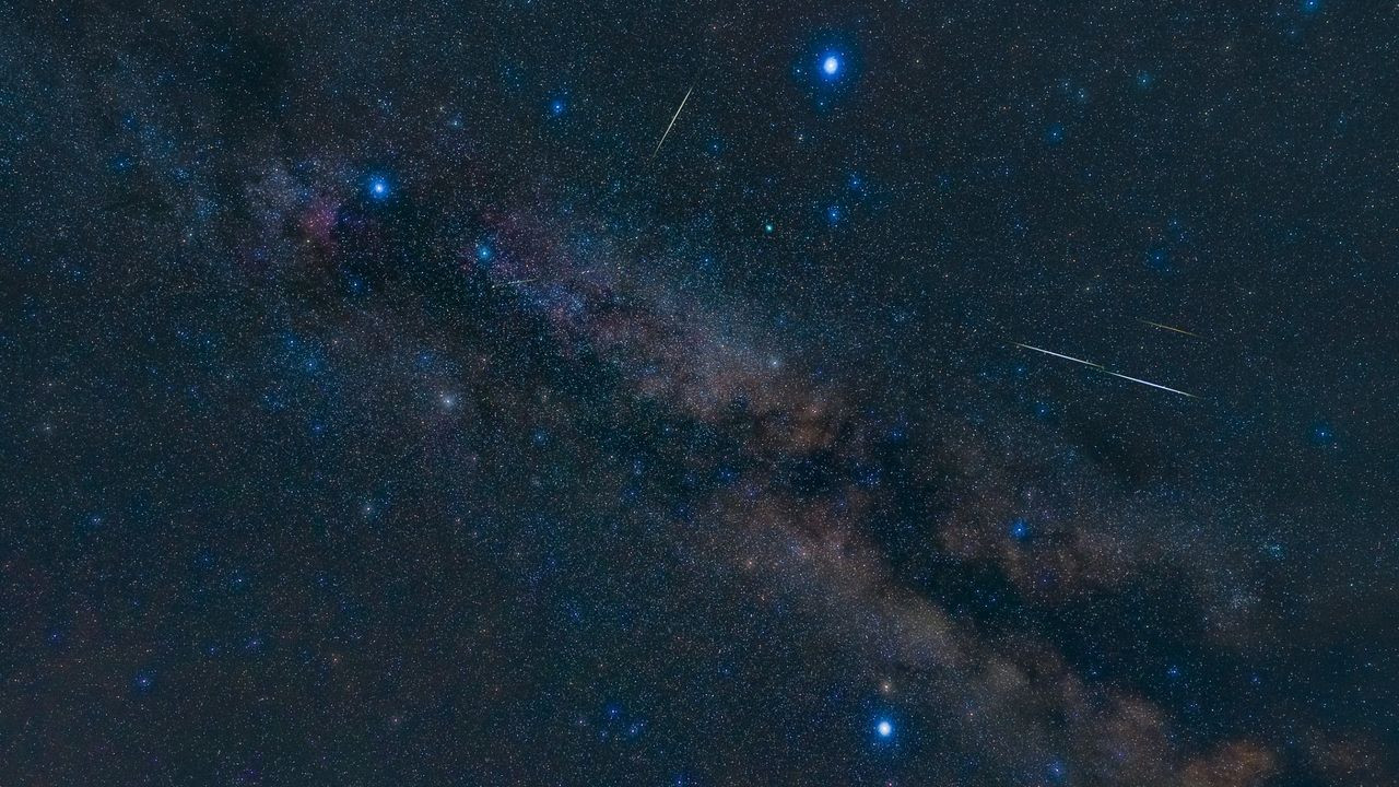 The Summer Triangle — 3 stars, 1 seasonal mystery