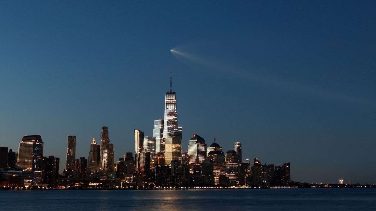 SpaceX's final Falcon 9 Starlink launch from Florida creates gorgeous 'jellyfish' over New York City (video)