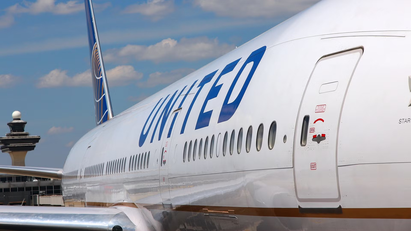 United Passengers Stuck Nearly 12 Hours On Rome Flight That Never Took Off Given $175