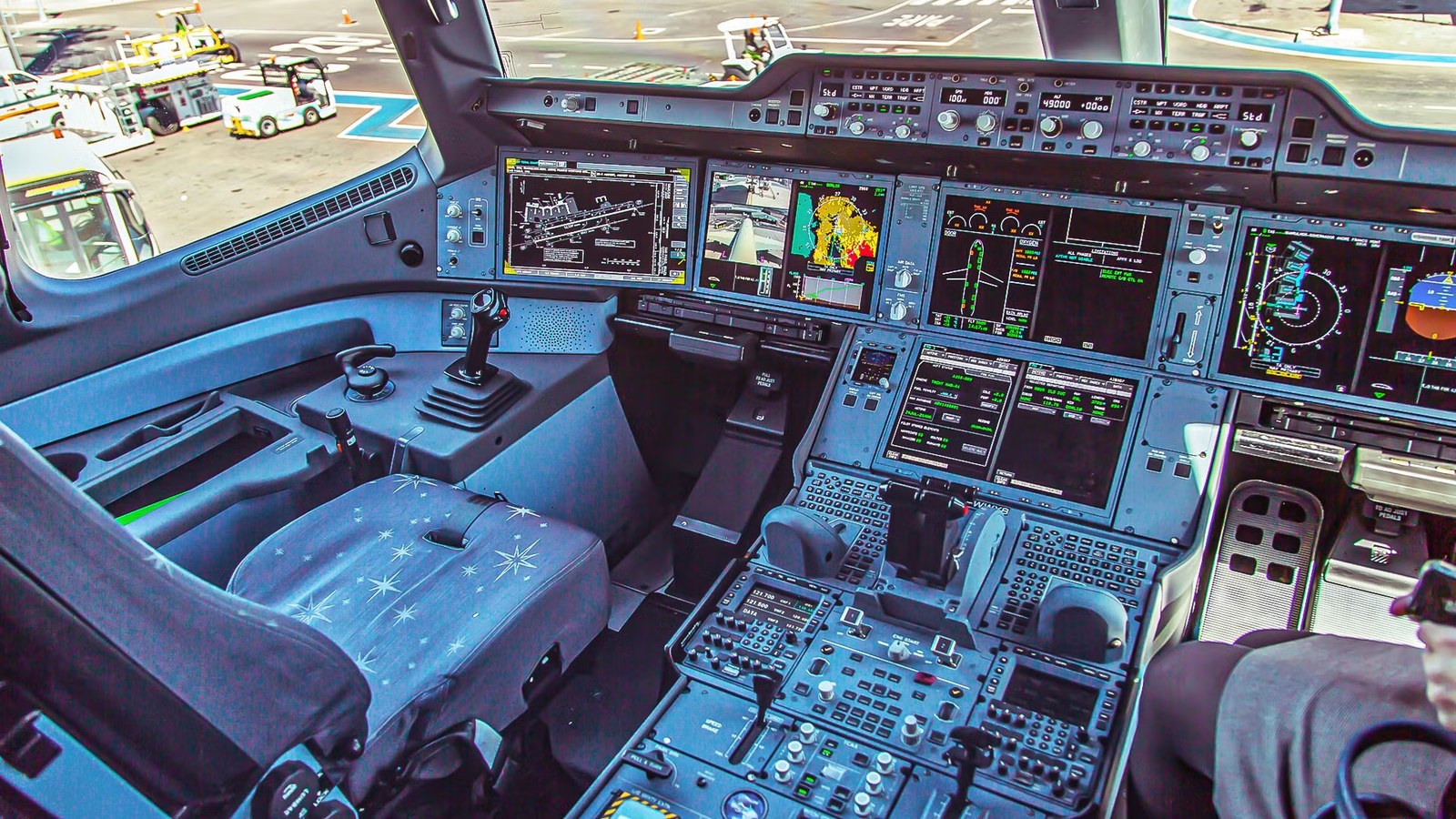 The Real Product Boeing & Airbus Sell Airlines Isn't The Jet: It's The Cockpit