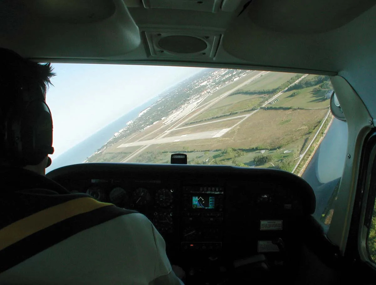 Why Are Airplane Clearing Turns Always Made to the Left?