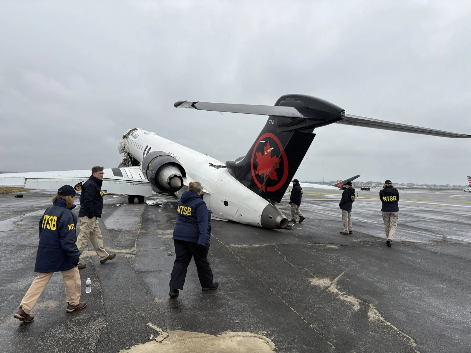 Report: ATC Staffing Levels Scrutinized in LaGuardia Collision Investigation