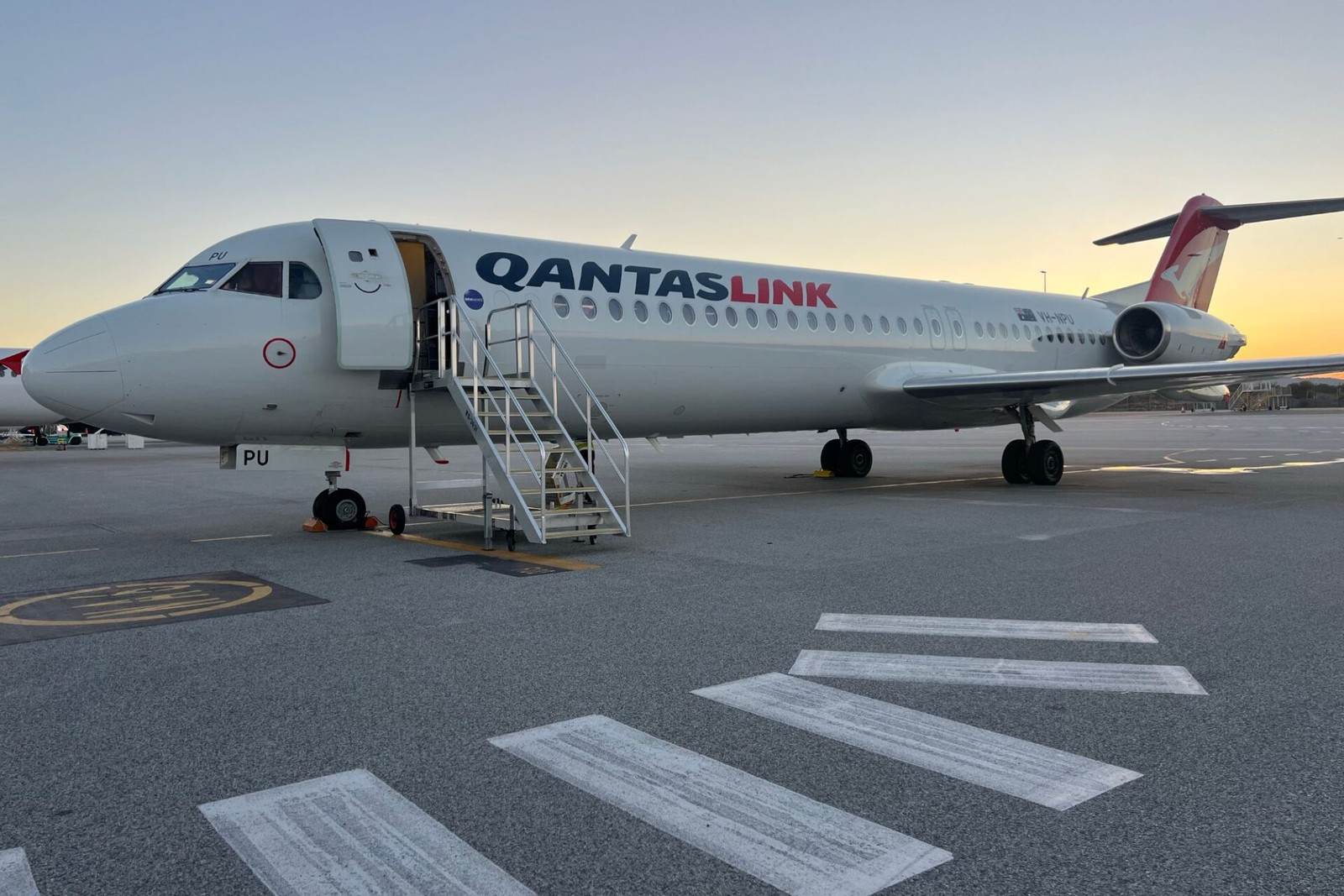 Retired QantasLink Fokker F100 finds new home at Australian aviation museum
