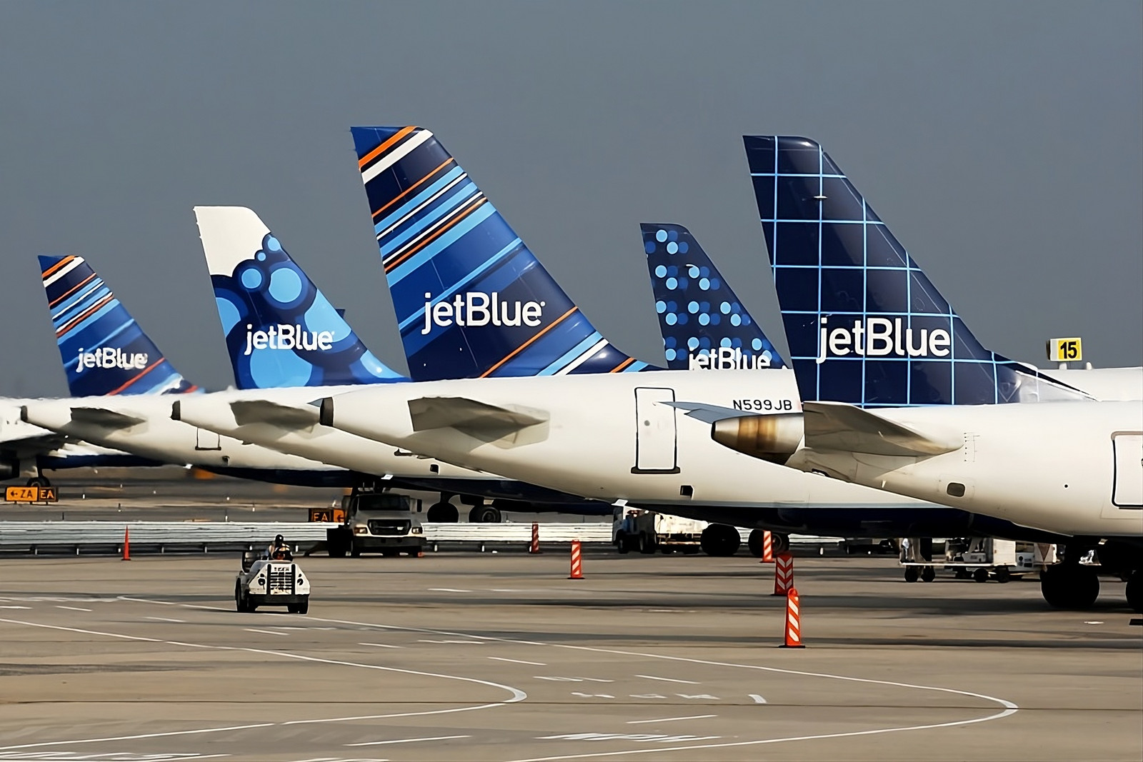 JetBlue’s Frequent Flyer-Backed Bonds Hit 14% Yield After Airline Schedules Mysterious Investor Call